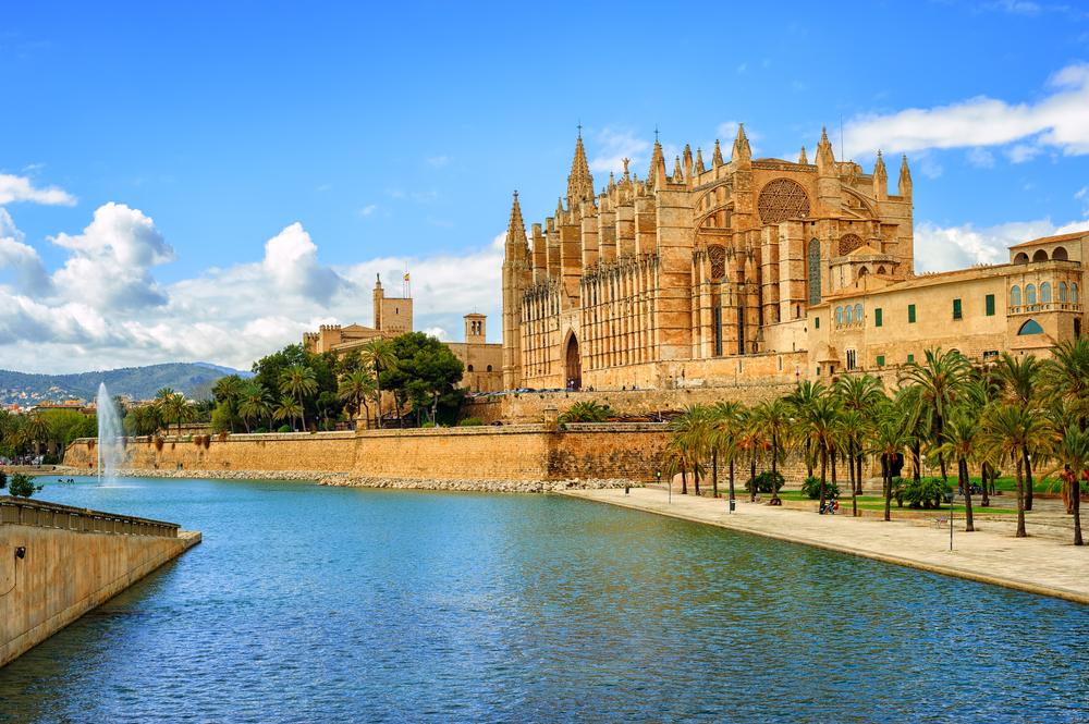 Picturesque, Cultural and Bohemian – Palma is perfect for a Tour !